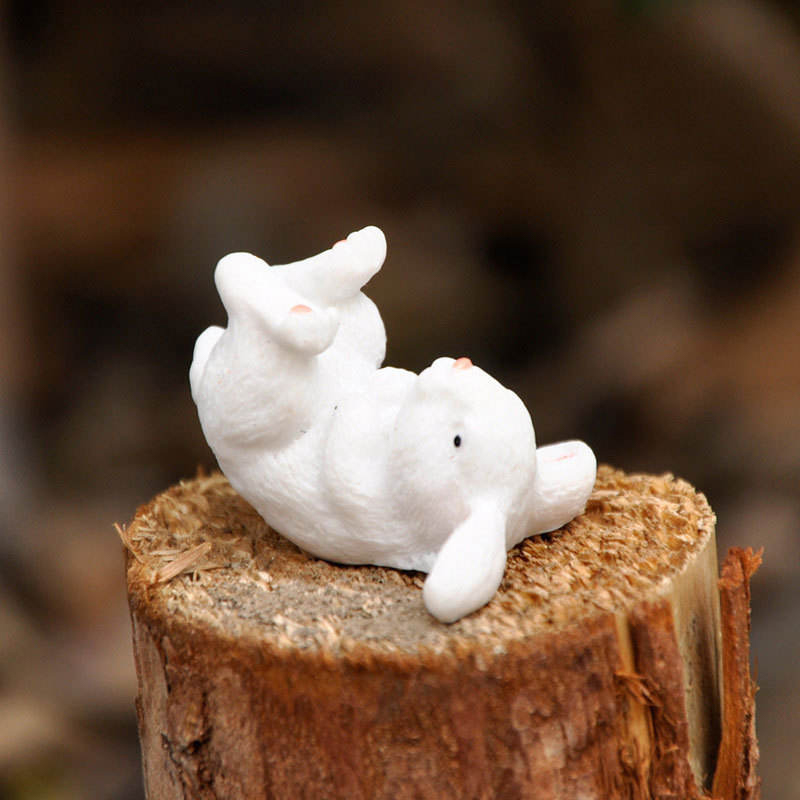 Conjunto de decoração de estatueta de coelhinho da Páscoa em resina de 8 cm