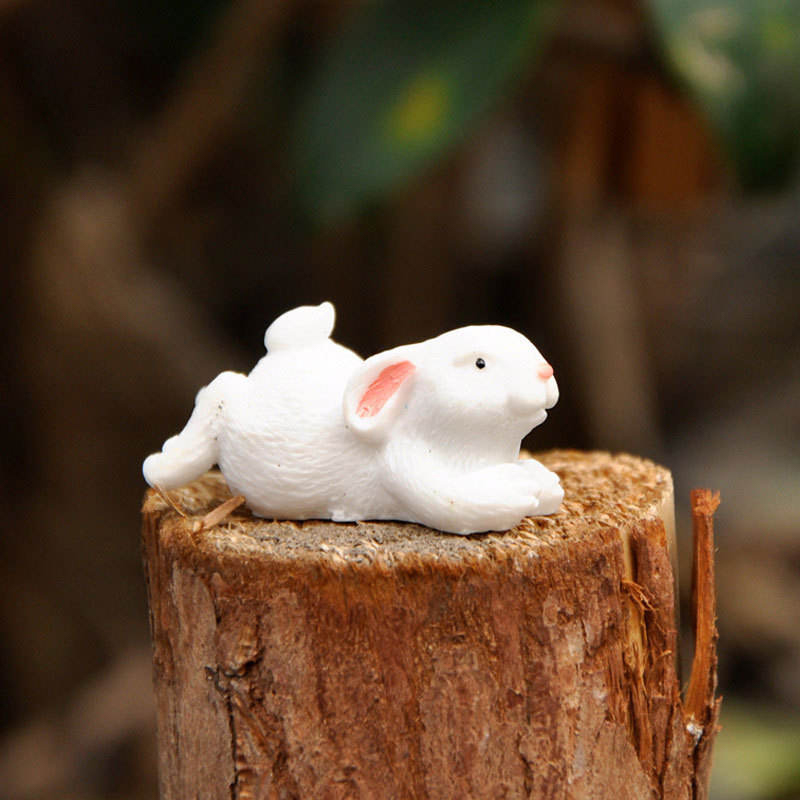Conjunto de decoração de estatueta de coelhinho da Páscoa em resina de 8 cm