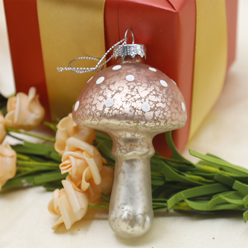 Enfeites pendurados em vidro de Natal em formato de vegetal